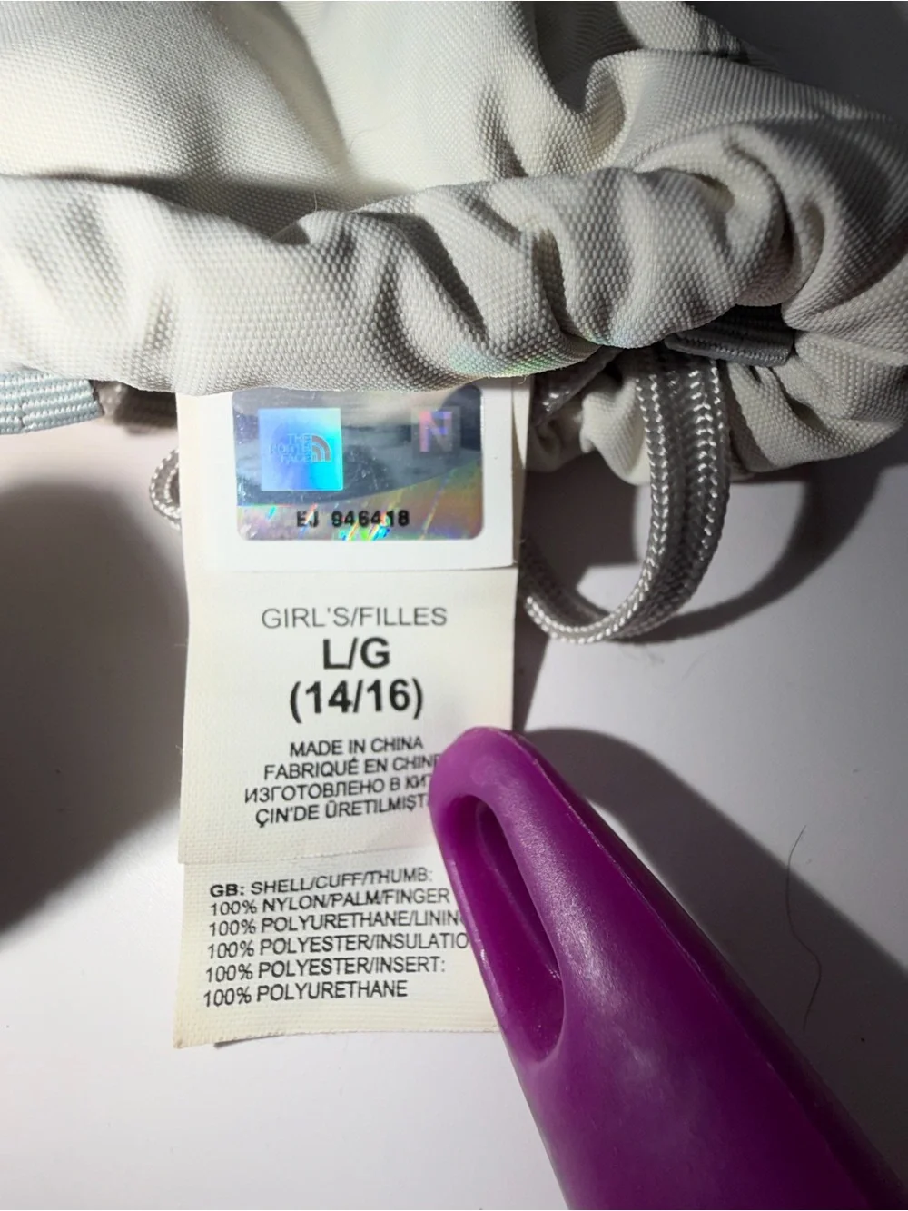 The North Face girls 14/16 Winter Ski Gloves in Off-White